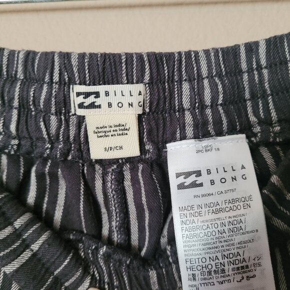 Billabong – Women Cotton Black/Grey Striped Shorts – Size S - Picture 3 of 3